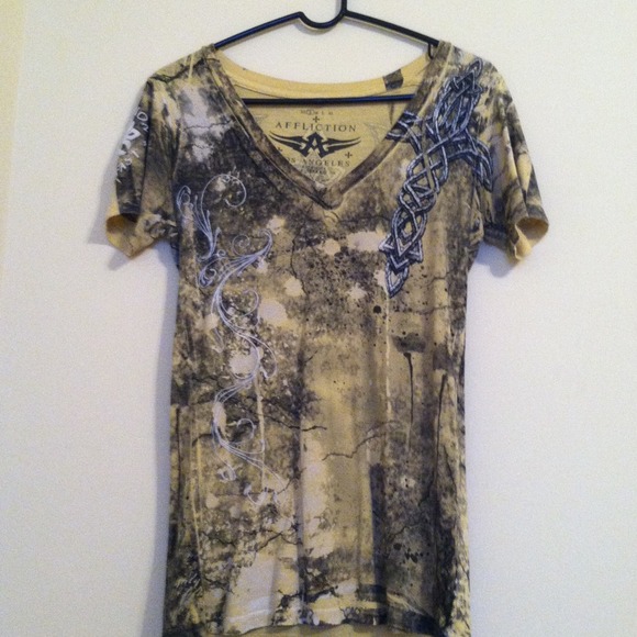 Like new Affliction brand top from Buckle