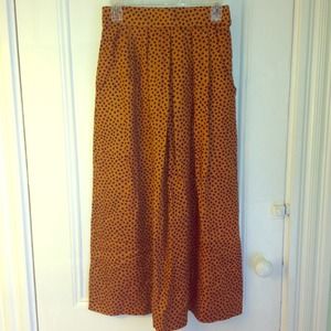 🚫sold in bundle🚫High waisted polka dotted skirt