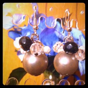 Glamorous Grey cluster earrings! Price negotiable