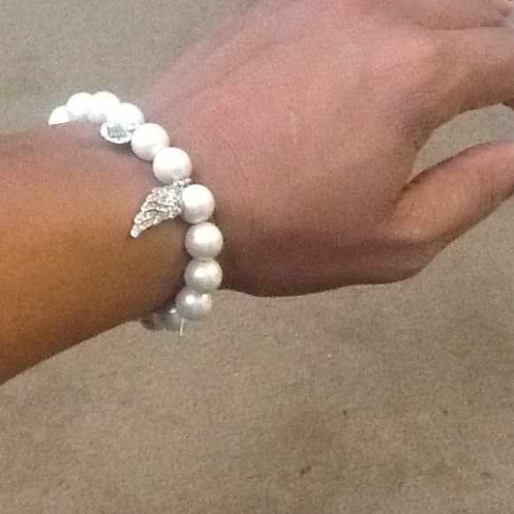 Gorgeous juicy couture bracelet w/ diamond wing. - Picture 2 of 4