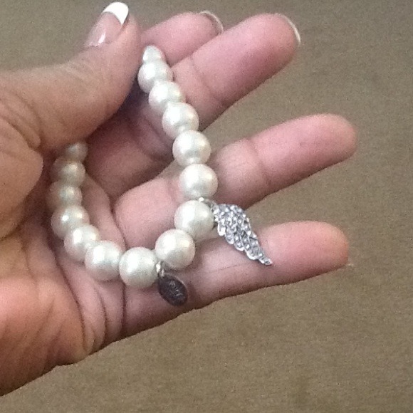 Gorgeous juicy couture bracelet w/ diamond wing. - Picture 3 of 4