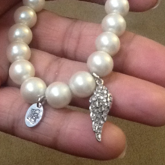 Gorgeous juicy couture bracelet w/ diamond wing. - Picture 4 of 4