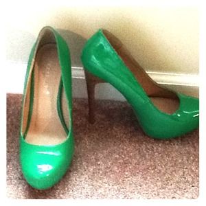 Kelly Green Heels!