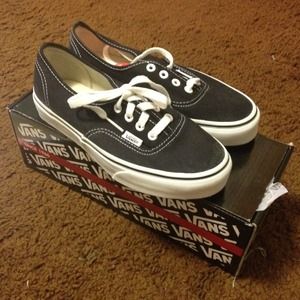 Vans Canvas Authentic in Black
