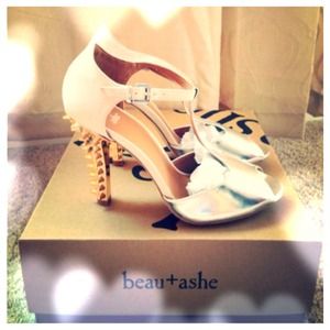 🎉PERFECT FOR NYE 🎉NWT Metallic Spiked Pump