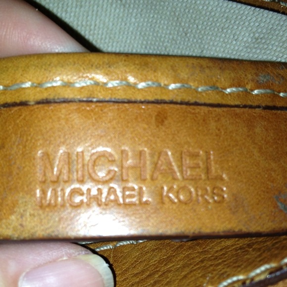 MICHAEL Michael Kors tan leather hand bag.