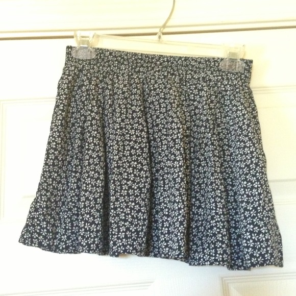 Brandy Melville Luma Skirt