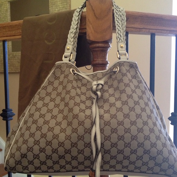 Authentic Gucci Handbag. - Picture 2 of 4