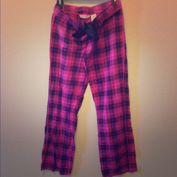 🚫hold🚫🎀Cute Derek heart pajamas🎀