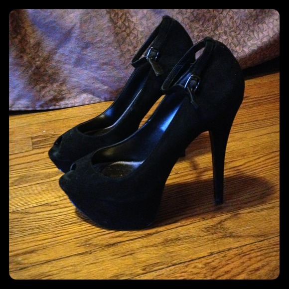 🎉REDUCED!🎉 Black Peep Toe Heels