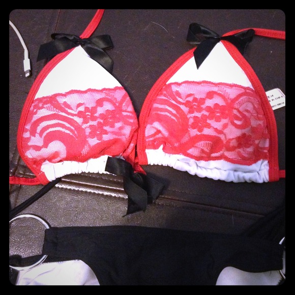 Red and black lace bikini - Picture 1 of 1