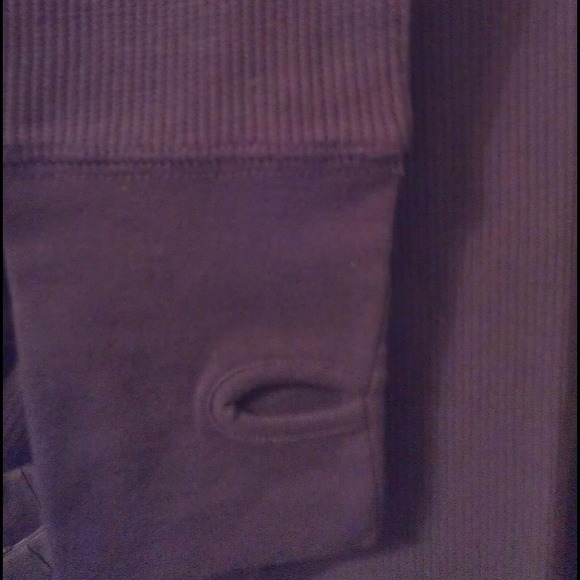 2 thermals one with thumb holes and nwt - Picture 3 of 4