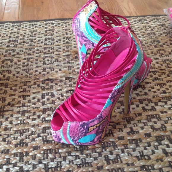 Strappy PeepToe Pump - Picture 3 of 4