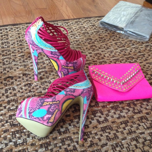 Strappy PeepToe Pump - Picture 4 of 4