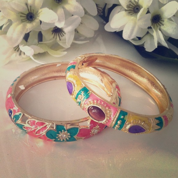 💢SOLD💢🎉HOST PICK🎉NWOT bracelets sold in pairs