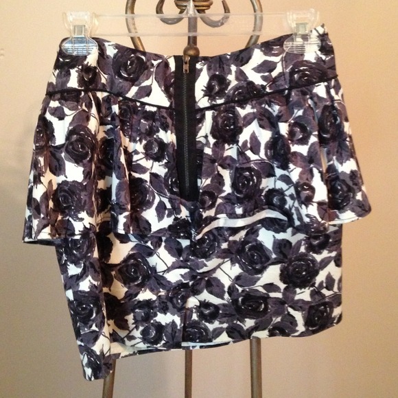 Forever 21 black and white floral peplum skirt - Picture 2 of 3