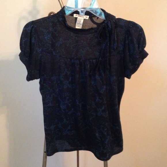 Forever 21 shirt with bow - Picture 2 of 3