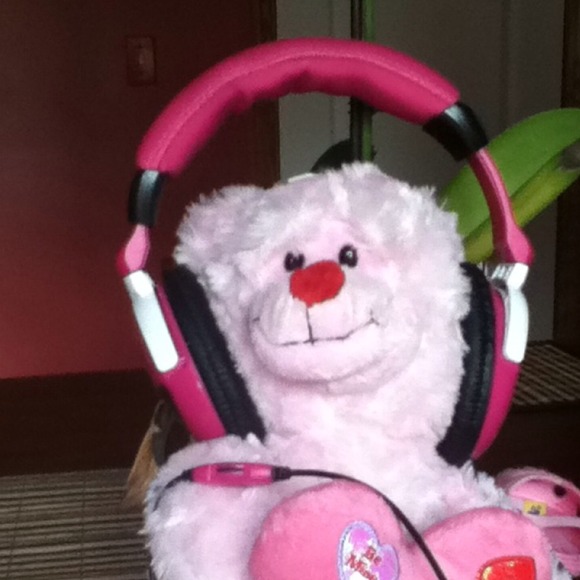 Pink headphones.:)