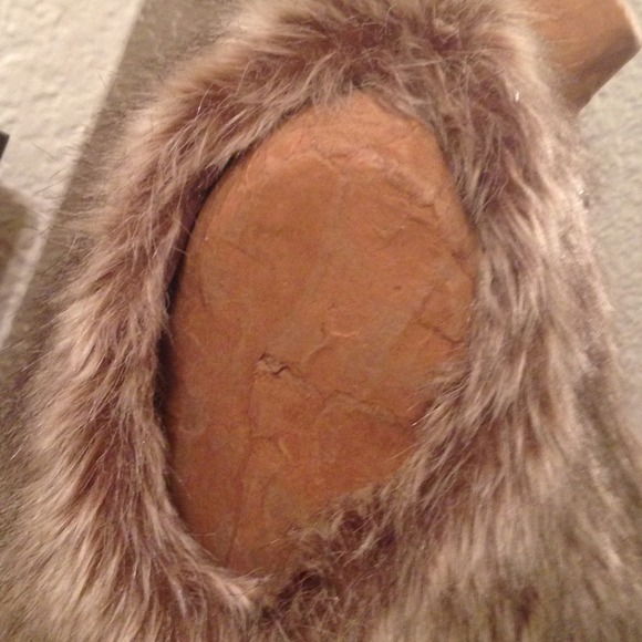 Forever 21 crop fur vest. Good for Fall and Winter - Picture 3 of 3