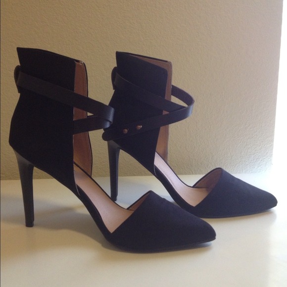 ❌Sold ❌ Ambrosia ankle strap pumps