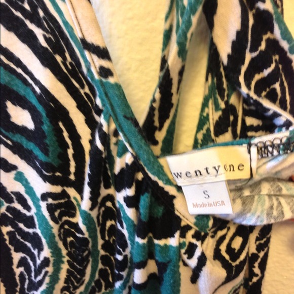 🚫Reserved🚫🎀Forever 21 tunic🎀 - Picture 3 of 3