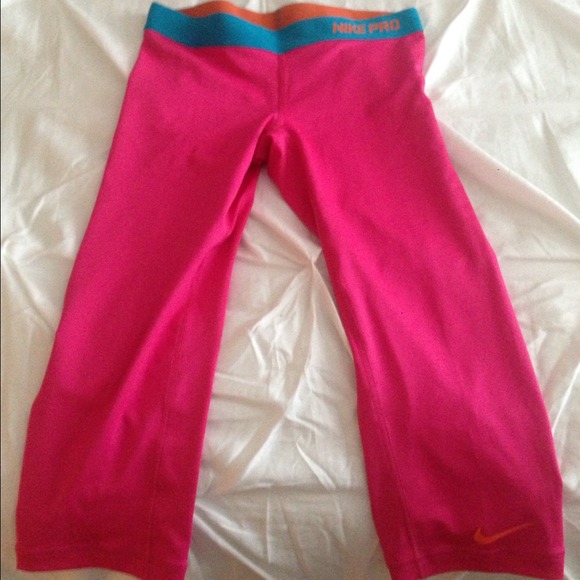 🚫SOLD🚫 NIKE Capri Leggings