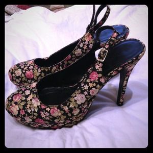 Sz10 f21 floral platform heels