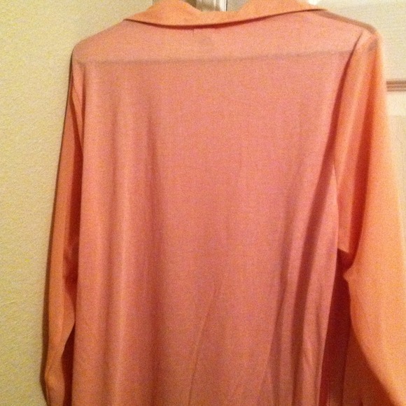 Large pink long sleeve button up shirt - Picture 4 of 4