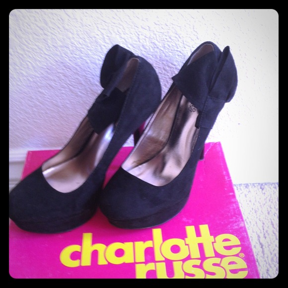 Suede black pumps
