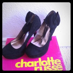 Suede black pumps