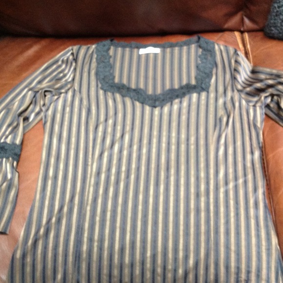 Lace trimmed top. SOLD - Picture 2 of 3