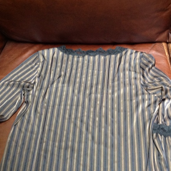 Lace trimmed top. SOLD - Picture 3 of 3