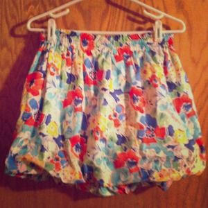 Floral skirt!!! So chic
