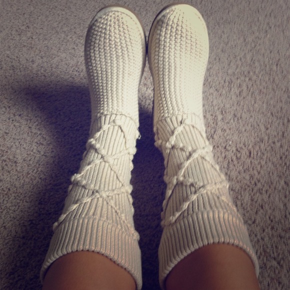 Cream Knit Ugg Boots - Size 7