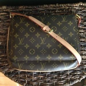 Louis Vuitton LU Monogram Musette Sals Bag