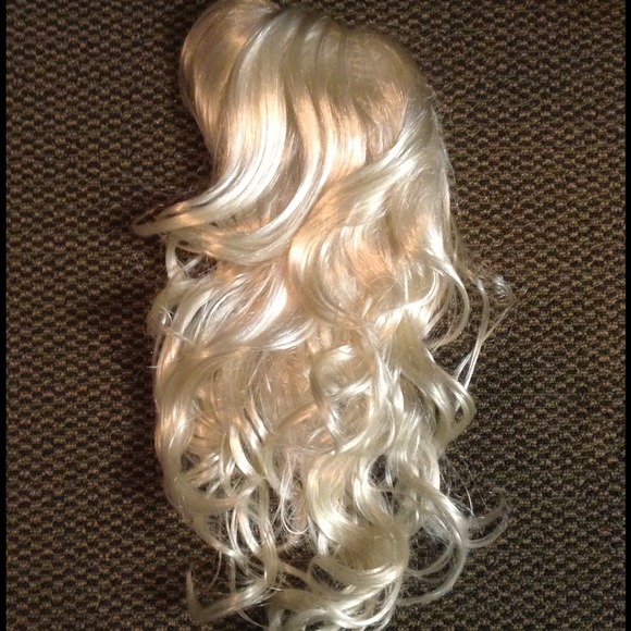 Gorgeous Wavy Blonde Wig