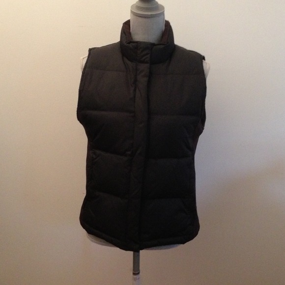 🚫SOLD LOCALLY🚫Gap down/feather black vest