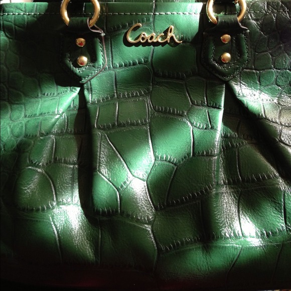 💢SOLD💢💯 Authentic Coach cross body bag