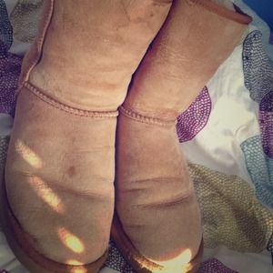 Short chestnut Ugg Australia boots!