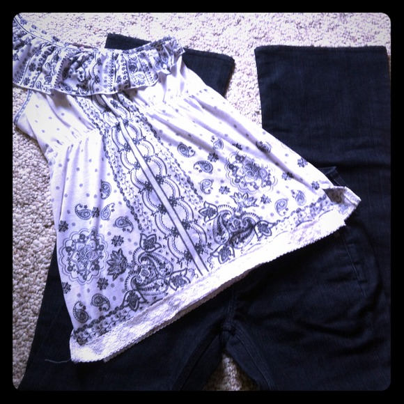 Ruffle top, one shoulder white with black design