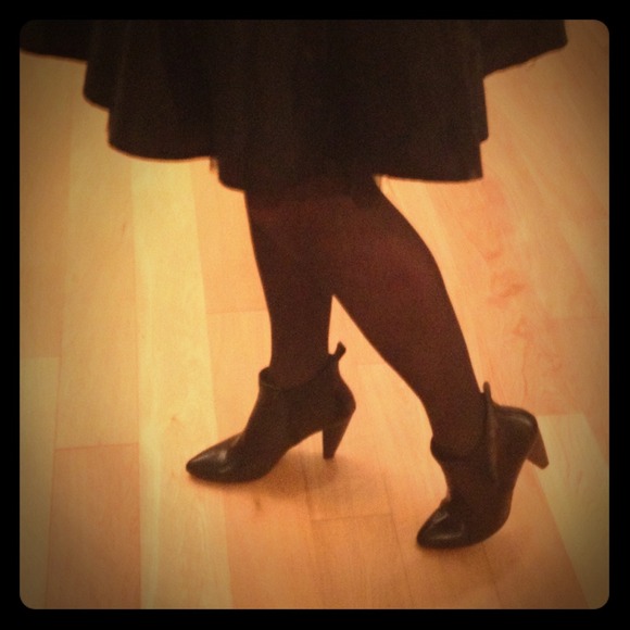 Pointy toe ankle boots