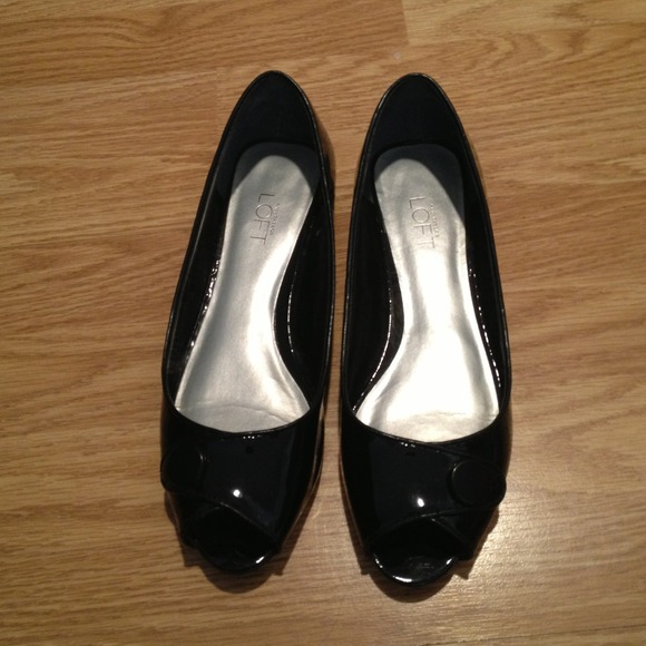 Ann Taylor loft patent leather peep toe