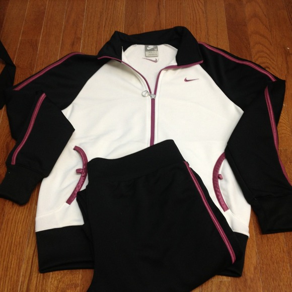 Nike outfit barely worn