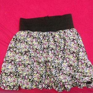 High waisted floral skirt!