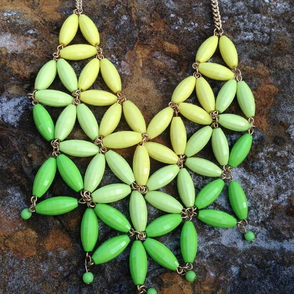 NWT Necklace earring set