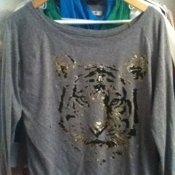 Grey long sleeve shirt