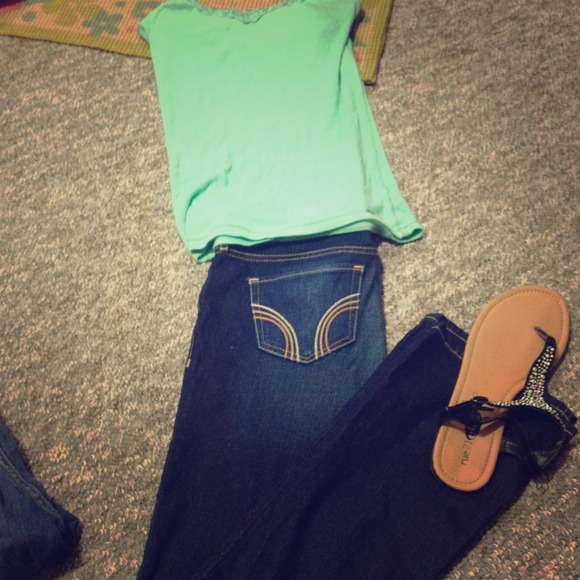 BRAND NEW! Never worn hollister jeans 26x31 or 3S!
