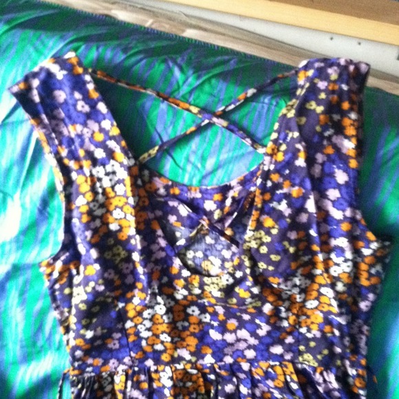 Dress - Picture 3 of 3