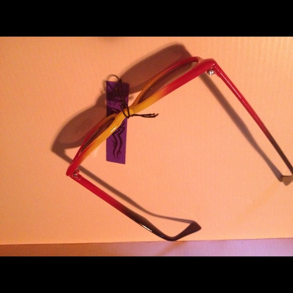 Red to yellow wayfarer style <RETRO> sunnies - Picture 2 of 3