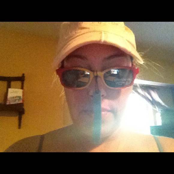 Red to yellow wayfarer style <RETRO> sunnies - Picture 3 of 3